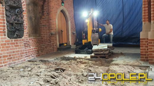 Pieniądze na badanie zabytkowych płyt nagrobnych z Opolskiej Katedry