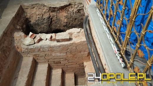 Pieniądze na badanie zabytkowych płyt nagrobnych z Opolskiej Katedry