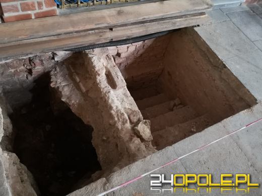 Pieniądze na badanie zabytkowych płyt nagrobnych z Opolskiej Katedry