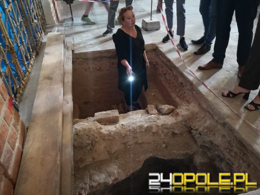 Pieniądze na badanie zabytkowych płyt nagrobnych z Opolskiej Katedry