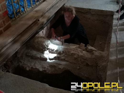 Pieniądze na badanie zabytkowych płyt nagrobnych z Opolskiej Katedry