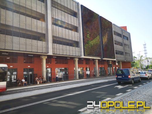 Ostatnie prace wykończeniowe w centrum przesiadkowym Opole Główne