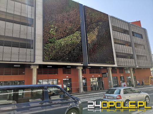 Ostatnie prace wykończeniowe w centrum przesiadkowym Opole Główne