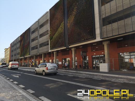 Ostatnie prace wykończeniowe w centrum przesiadkowym Opole Główne