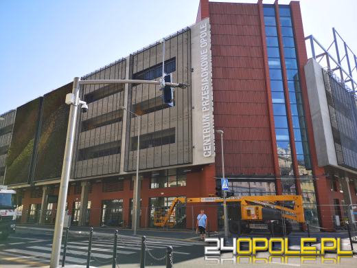Ostatnie prace wykończeniowe w centrum przesiadkowym Opole Główne