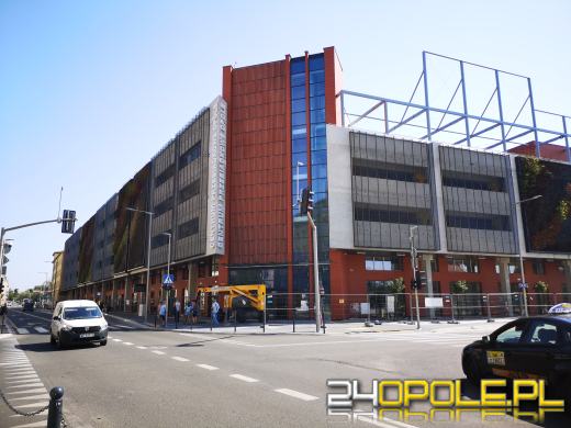 Ostatnie prace wykończeniowe w centrum przesiadkowym Opole Główne