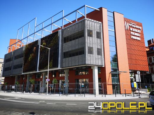 Ostatnie prace wykończeniowe w centrum przesiadkowym Opole Główne