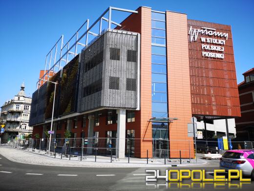 Ostatnie prace wykończeniowe w centrum przesiadkowym Opole Główne