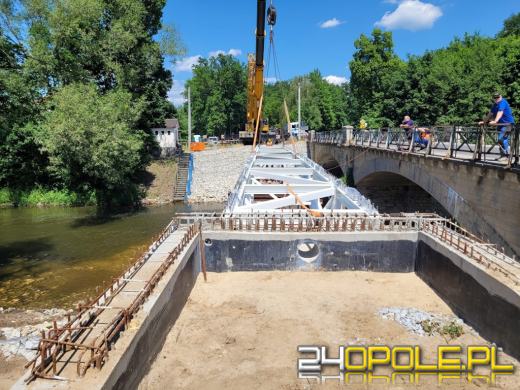 Stalowa kładka przy moście w Turawie prawie gotowa!