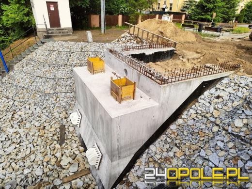 Stalowa kładka przy moście w Turawie prawie gotowa!