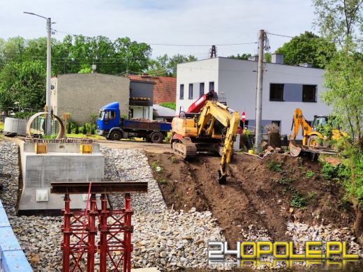 Stalowa kładka przy moście w Turawie prawie gotowa!