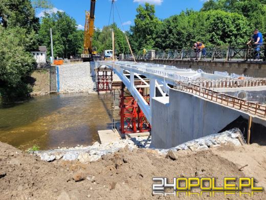 Stalowa kładka przy moście w Turawie prawie gotowa!