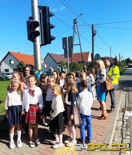 W Dobrzeniu Wielkim powstało bezpieczne przejście dla pieszych