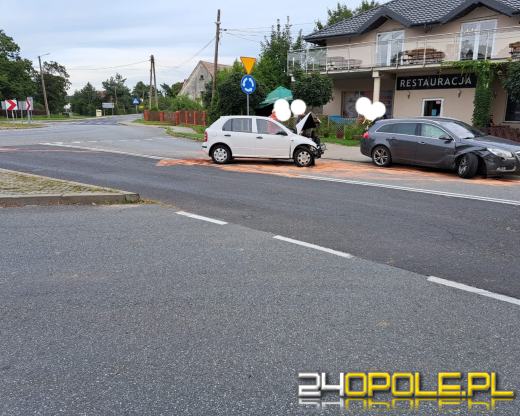 Wypadek z udziałem dwóch pojazdów w Świerczowie