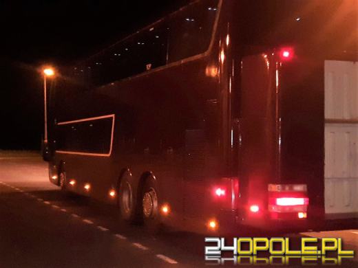 Przewozili 61 osób w autokarze. Kierowcy bez badań i uprawnień