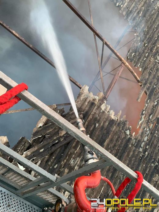 Pożar magazynu ze słomą. W akcji kilkanaście zastępów straży