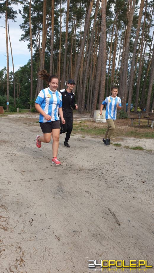 Biegacze z Klubu Biegowego Odra Opole zachęcają do treningów najmłodszych