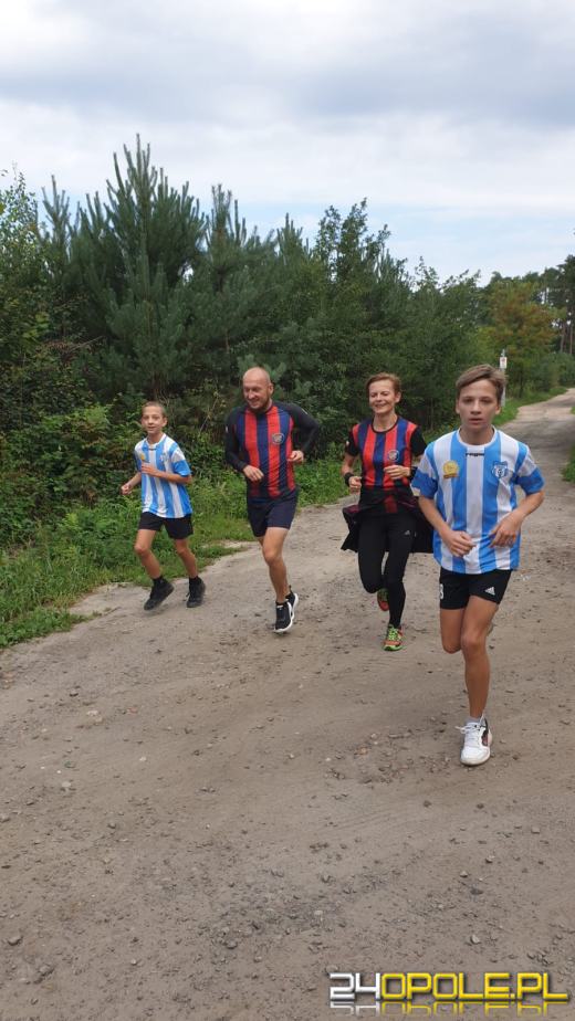 Biegacze z Klubu Biegowego Odra Opole zachęcają do treningów najmłodszych