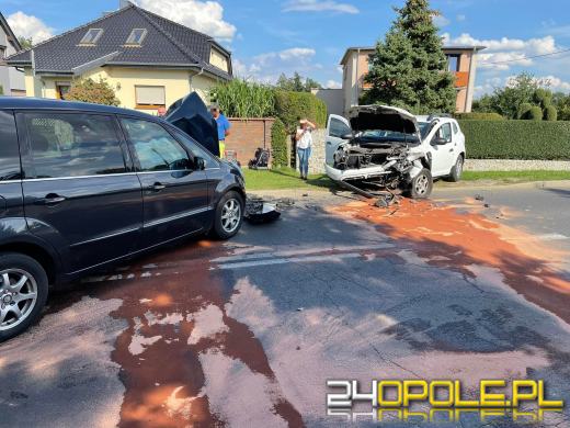 Czołowe zderzenie dwóch pojazdów na Krzanowickiej w Opolu