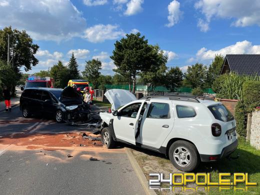 Czołowe zderzenie dwóch pojazdów na Krzanowickiej w Opolu