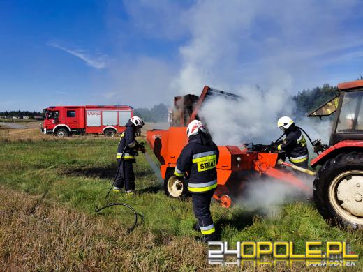 Strażacy wezwani do pożaru prasy do słomy w gminie Dobrodzień