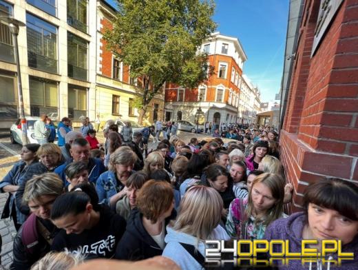 Caritas wznowił wydawanie paczek Uchodźcom. Ustawiły się wielkie kolejki