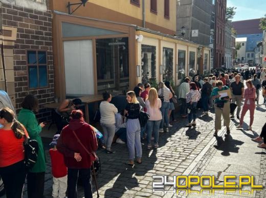 Caritas wznowił wydawanie paczek Uchodźcom. Ustawiły się wielkie kolejki