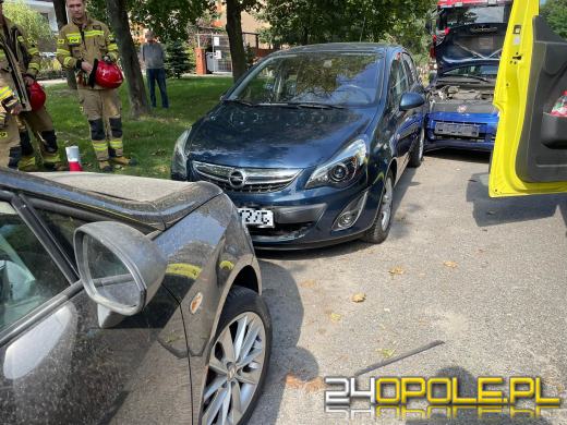 Kierowca zasłabł i wjechał w zaparkowane pojazdy