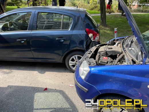 Kierowca zasłabł i wjechał w zaparkowane pojazdy