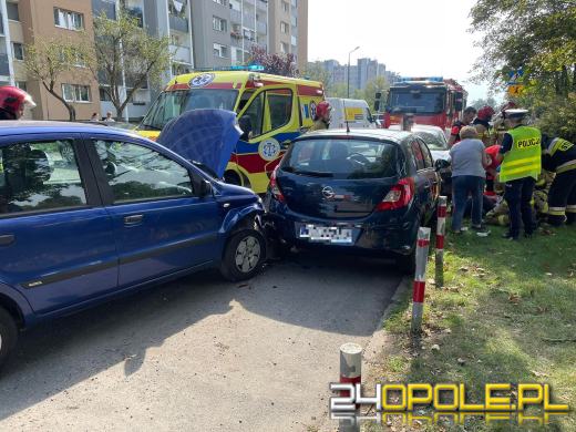 Kierowca zasłabł i wjechał w zaparkowane pojazdy