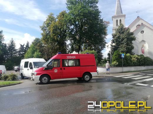 Wypadek w Dobrzeniu Wielkim. Kierowca osobówki uderzył w mury kościoła