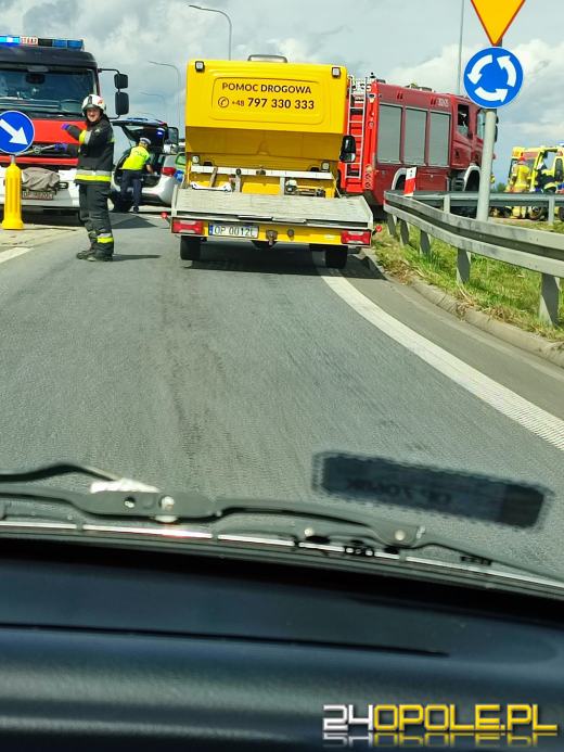 Wypadek z udziałem motocyklistów na obwodnicy Czarnowąsów