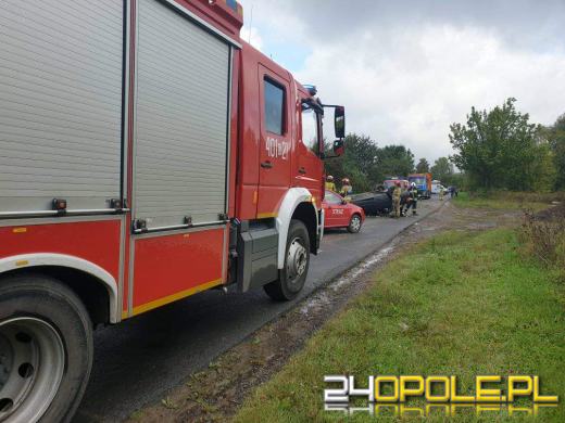 Dachowanie auta na trasie Lipki-Brzezina