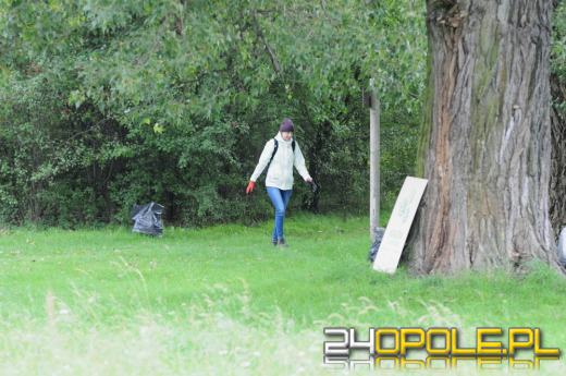 Akcja sprzątania w Opolu. Za zebrane śmieci odebrali książki