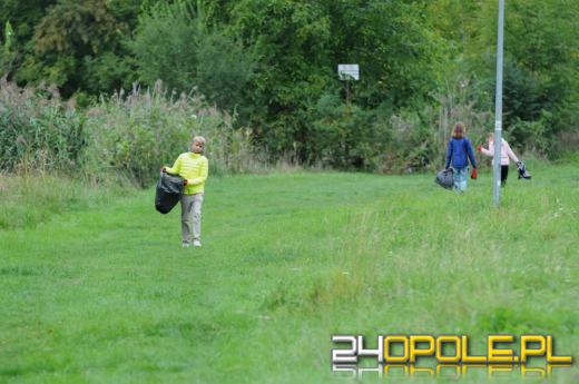 Akcja sprzątania w Opolu. Za zebrane śmieci odebrali książki