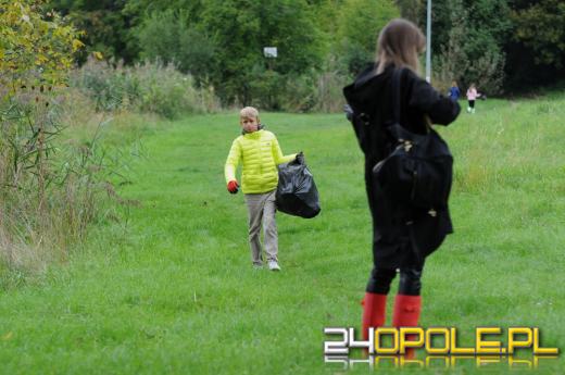 Akcja sprzątania w Opolu. Za zebrane śmieci odebrali książki