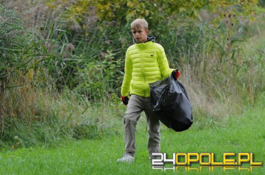 Akcja sprzątania w Opolu. Za zebrane śmieci odebrali książki