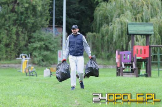 Akcja sprzątania w Opolu. Za zebrane śmieci odebrali książki