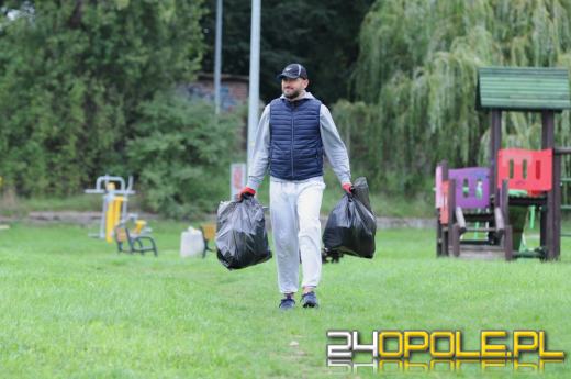 Akcja sprzątania w Opolu. Za zebrane śmieci odebrali książki