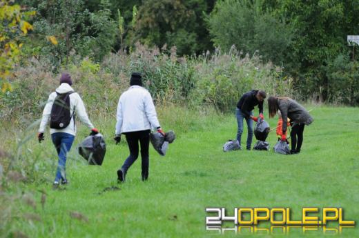 Akcja sprzątania w Opolu. Za zebrane śmieci odebrali książki