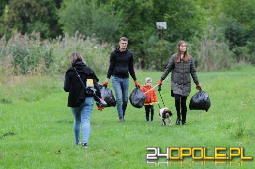 Akcja sprzątania w Opolu. Za zebrane śmieci odebrali książki