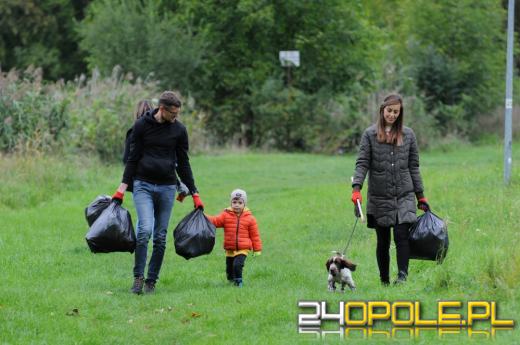 Akcja sprzątania w Opolu. Za zebrane śmieci odebrali książki