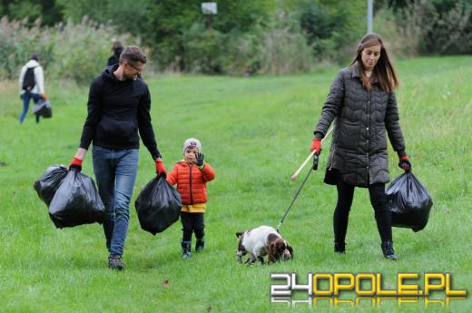 Akcja sprzątania w Opolu. Za zebrane śmieci odebrali książki