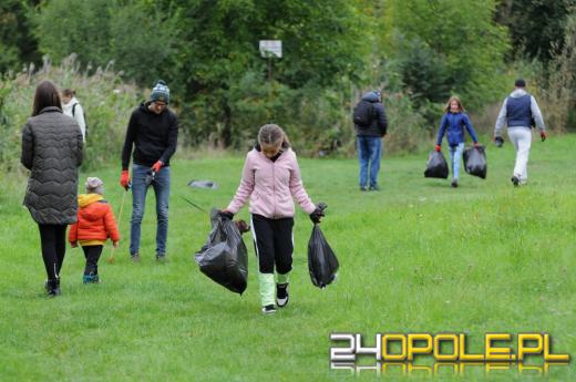 Akcja sprzątania w Opolu. Za zebrane śmieci odebrali książki