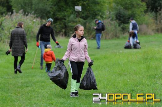 Akcja sprzątania w Opolu. Za zebrane śmieci odebrali książki