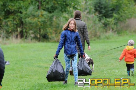 Akcja sprzątania w Opolu. Za zebrane śmieci odebrali książki