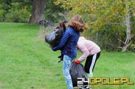 Akcja sprzątania w Opolu. Za zebrane śmieci odebrali książki