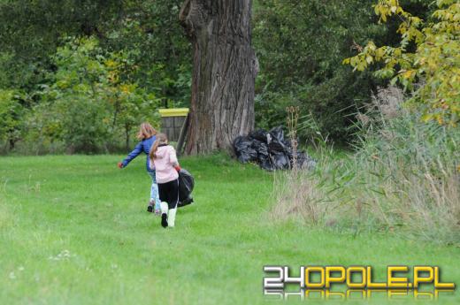 Akcja sprzątania w Opolu. Za zebrane śmieci odebrali książki