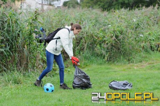 Akcja sprzątania w Opolu. Za zebrane śmieci odebrali książki