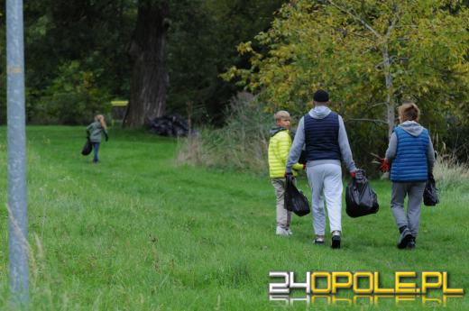 Akcja sprzątania w Opolu. Za zebrane śmieci odebrali książki
